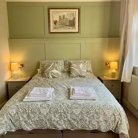 2 Bedroom Luxury Town House * York