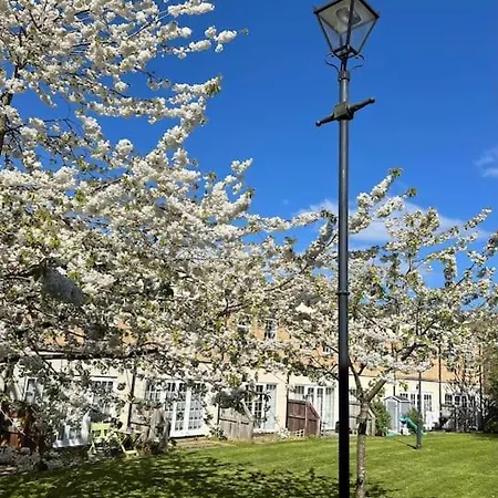 2 Bedroom Luxury Town House * York